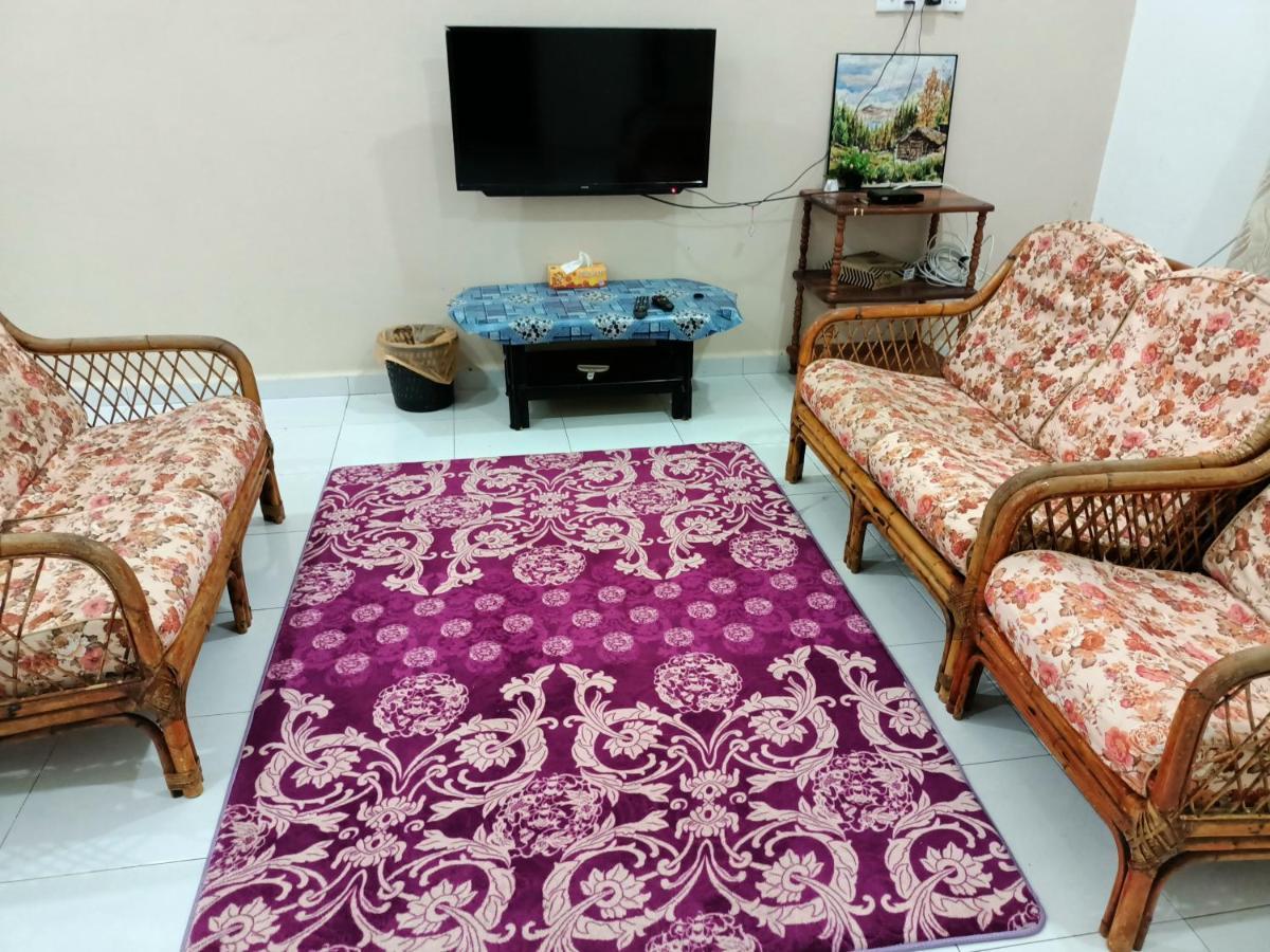 Ummi'S Homestay Kuala Besut Kampong Baru Экстерьер фото