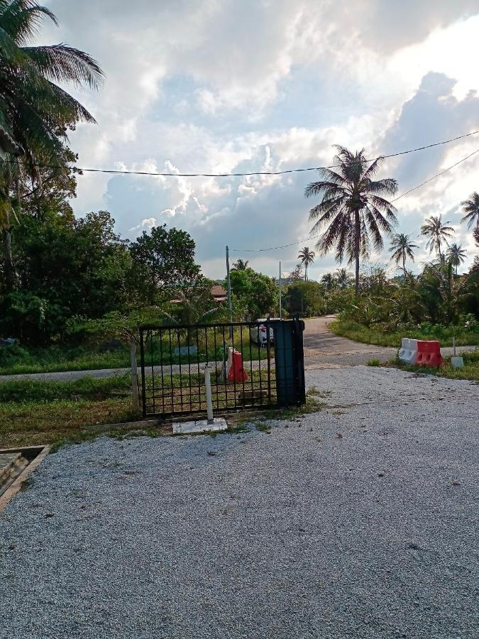 Ummi'S Homestay Kuala Besut Kampong Baru Экстерьер фото