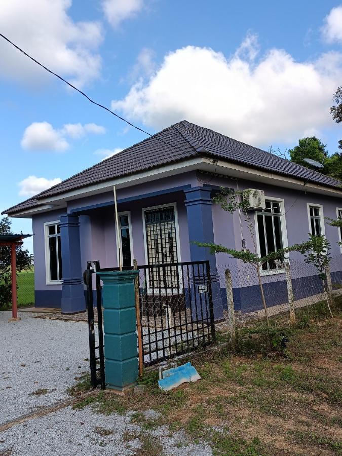 Ummi'S Homestay Kuala Besut Kampong Baru Экстерьер фото
