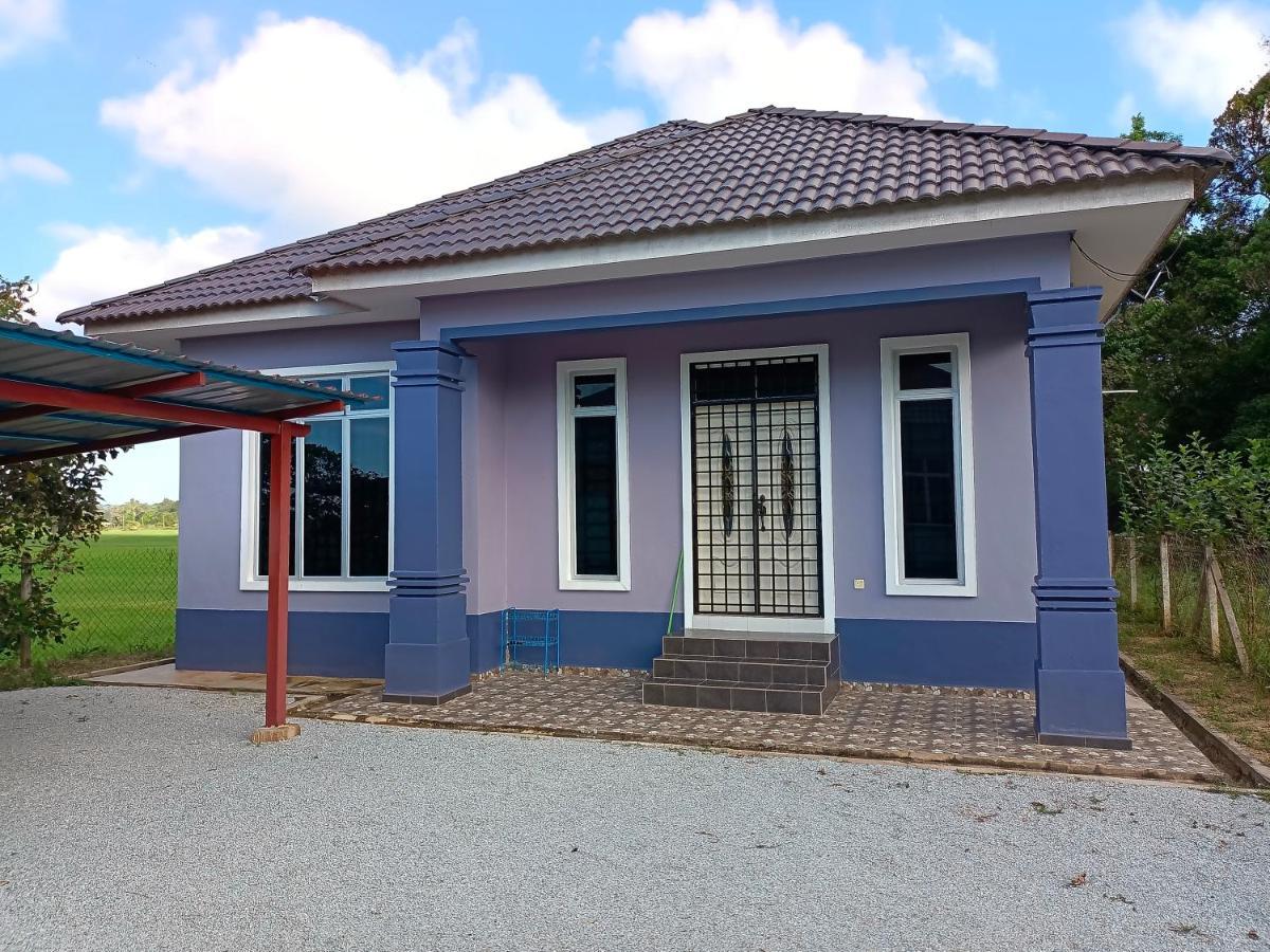 Ummi'S Homestay Kuala Besut Kampong Baru Экстерьер фото