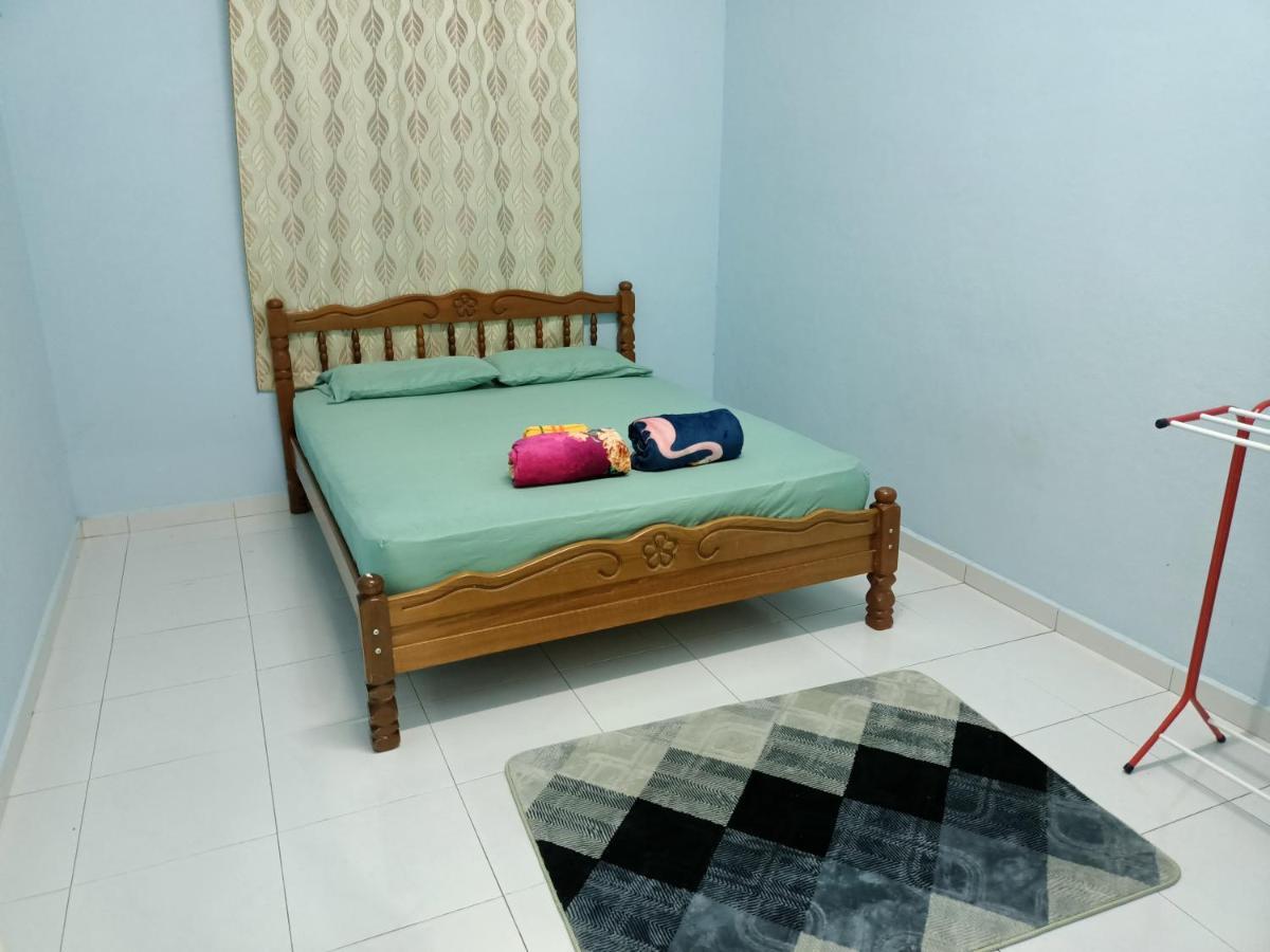 Ummi'S Homestay Kuala Besut Kampong Baru Экстерьер фото