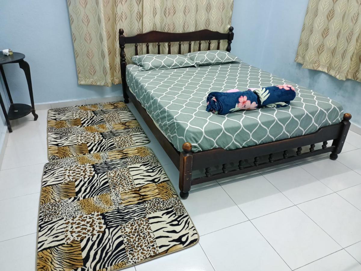 Ummi'S Homestay Kuala Besut Kampong Baru Экстерьер фото