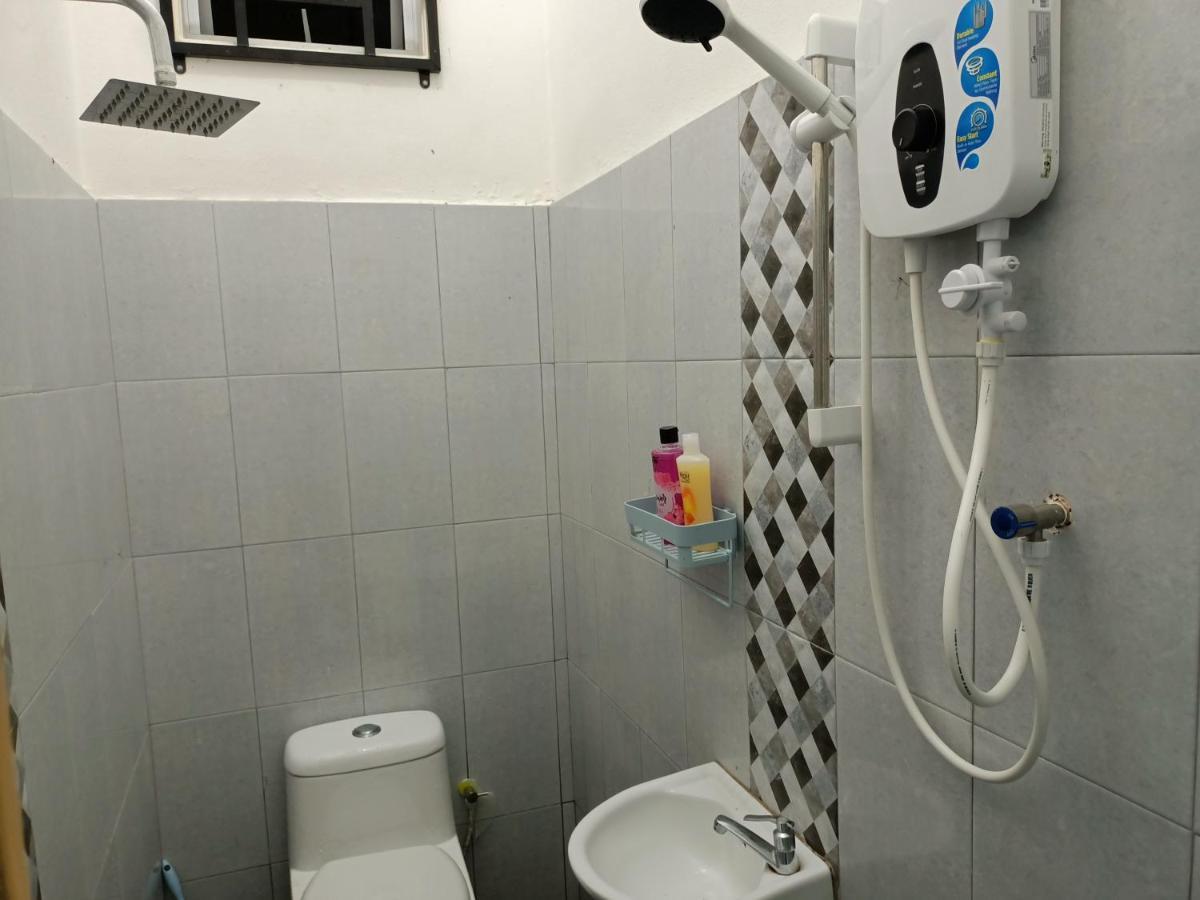Ummi'S Homestay Kuala Besut Kampong Baru Экстерьер фото
