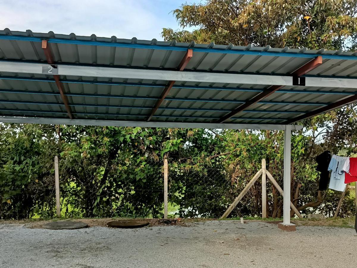 Ummi'S Homestay Kuala Besut Kampong Baru Экстерьер фото